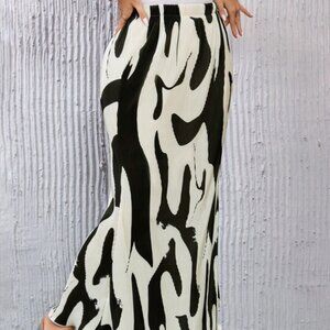 SHEIN Black and White Abstract Swirl Pleated Maxi Skirt Stretchy Elastic Waist